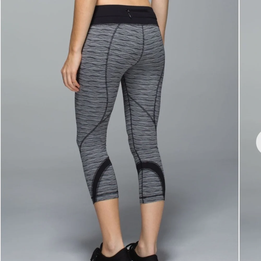 Lululemon Run Inspire Crop II All Luxtreme Textured Wave Black Silver Spoon 4